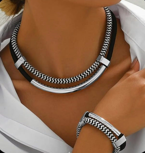 Sorin Necklace Set