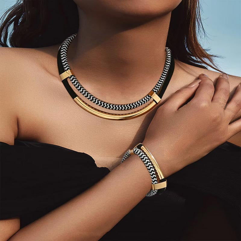 Sorin Necklace Set