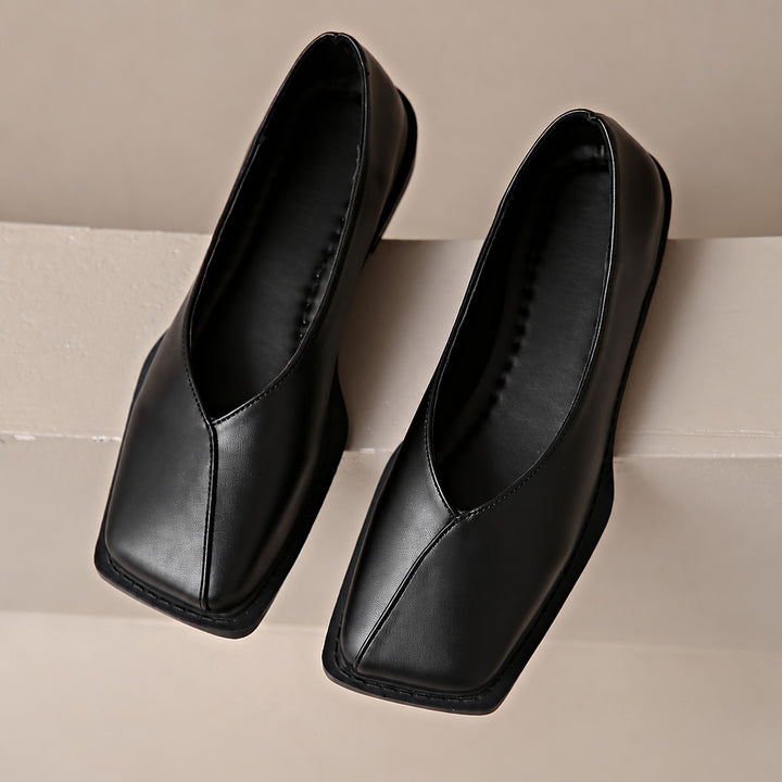 Mirana Leather Flats in Black